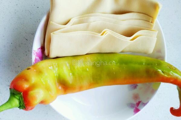 彩椒豆腐皮的做法图解1