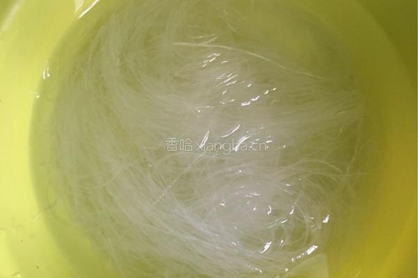 卷心菜炒粉丝的做法图解1