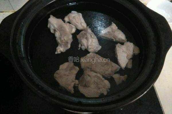排骨玉米白萝卜汤的做法图解3