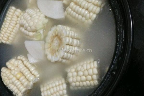 排骨玉米白萝卜汤的做法图解4