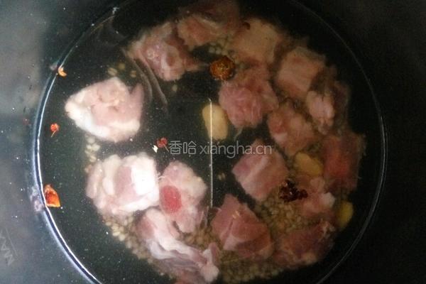 冬瓜薏米排骨汤的做法图解2