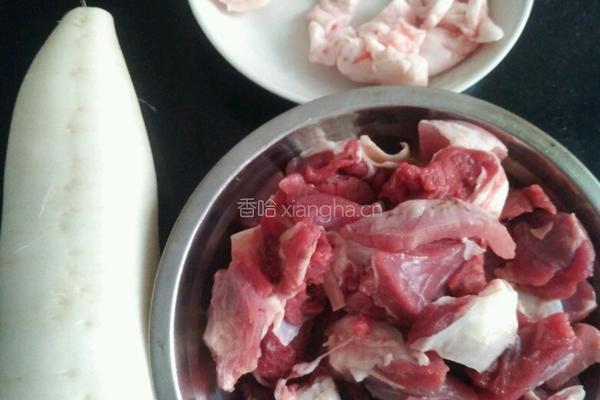 牛肉炖萝卜的做法图解1