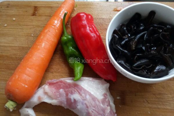 彩椒木耳炒肉片的做法图解1
