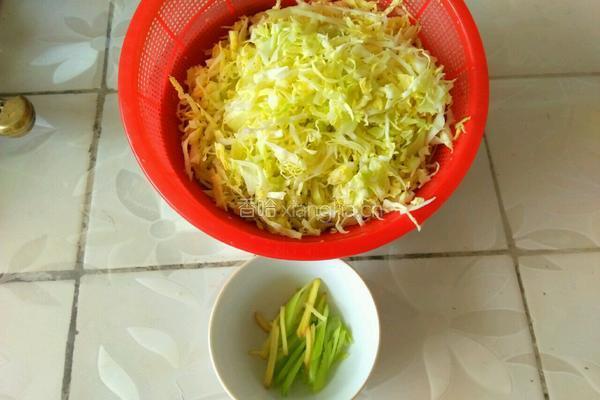 清炒卷心菜的做法图解1