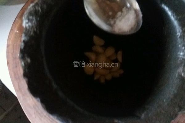丝瓜肉片汤和酱油辣蒜碟的做法图解9