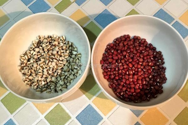 红豆薏米粥的做法图解1