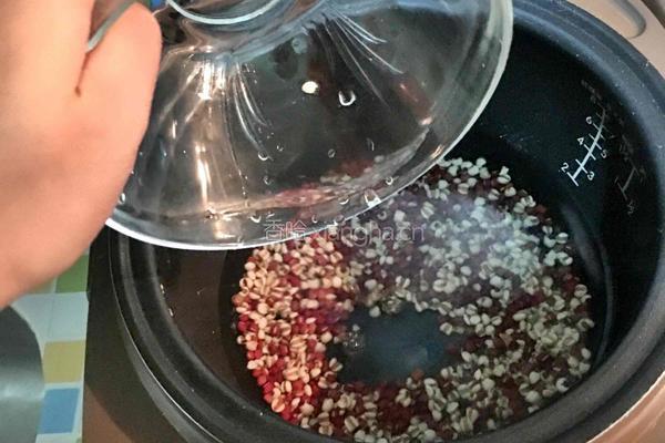 红豆薏米粥的做法图解4