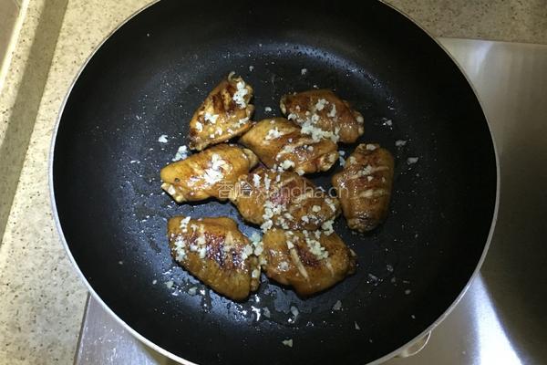 蒜香鸡翅的做法图解7