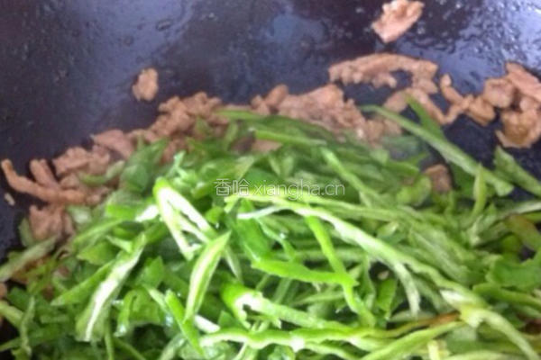 青椒炒肉丝的做法图解3