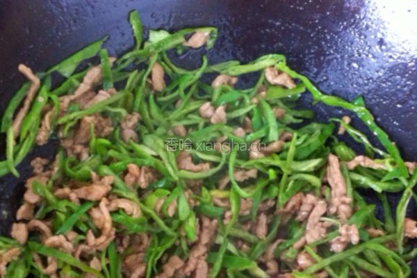 青椒炒肉丝的做法图解4