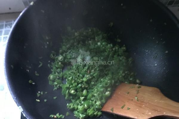 尖椒毛豆炒肉的做法图解4