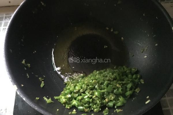 尖椒毛豆炒肉的做法图解5