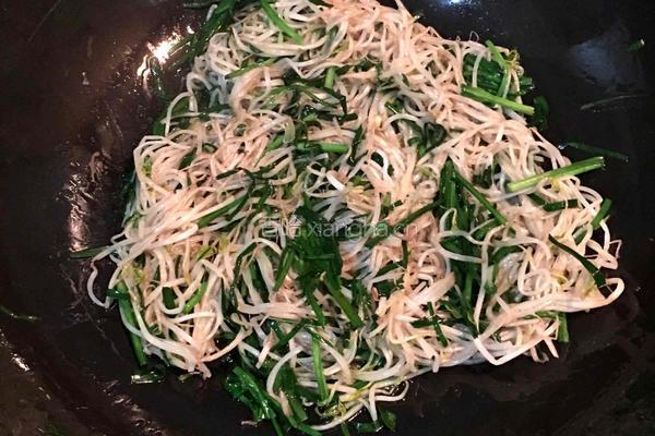 韭菜炒绿豆芽的做法图解6