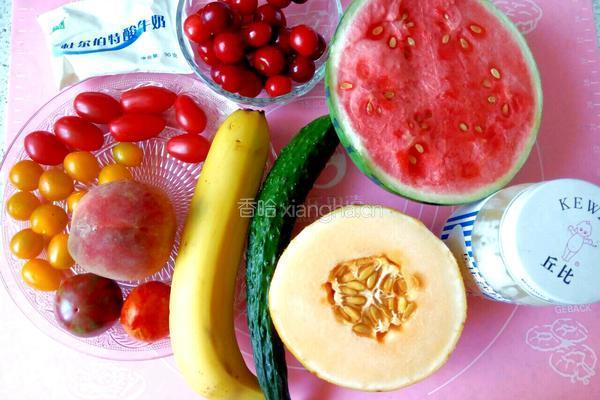哈密瓜果蔬酸奶沙拉的做法图解1