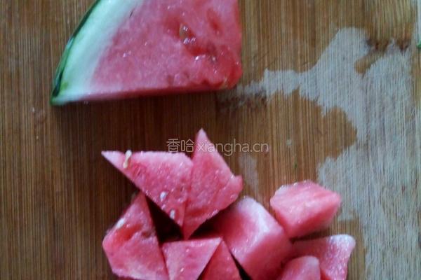 哈密瓜果蔬酸奶沙拉的做法图解2