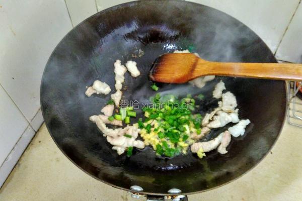 猪肉炒腐竹的做法图解4