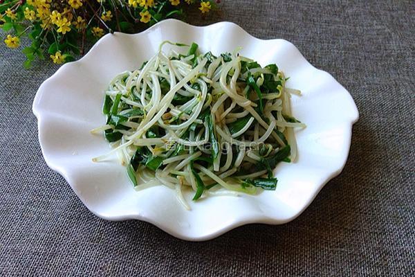 绿豆芽炒韭菜的做法图解6