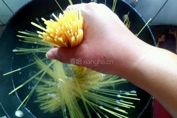 圣女果意面的做法图解2