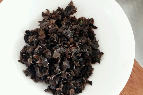 开口烧麦～胡萝卜木耳鲜肉馅的做法图解5