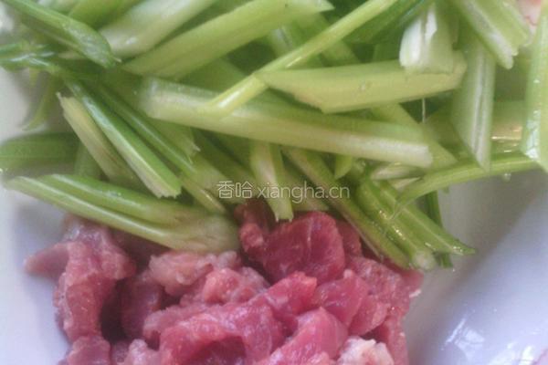 芹菜绿豆芽炒肉丝的做法图解2