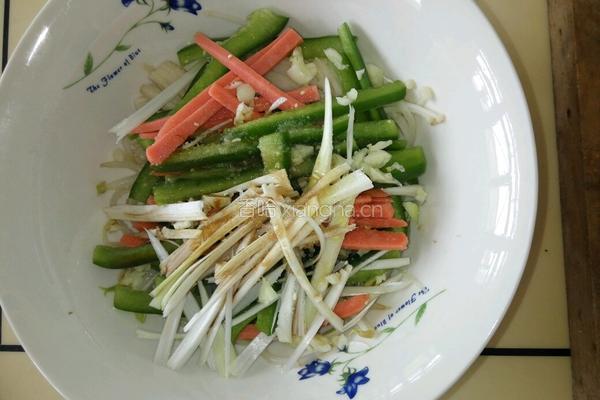 凉拌绿豆芽的做法图解5