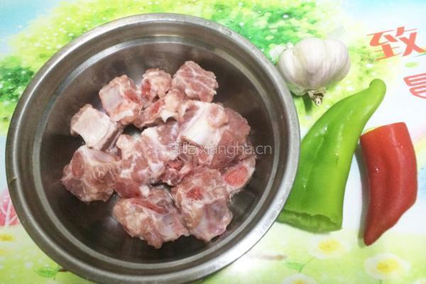 彩椒排骨的做法图解1
