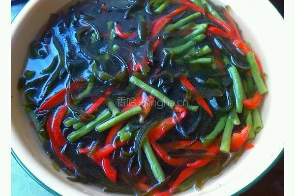 凉拌红椒豇豆海带丝的做法图解5