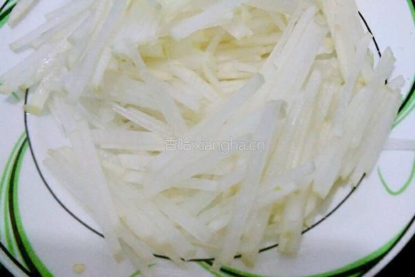 酸辣白萝卜丝的做法图解3