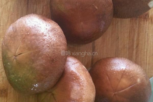 香菇西兰花的做法图解2