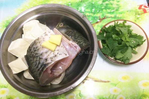 豆腐炖鲫鱼汤的做法图解2