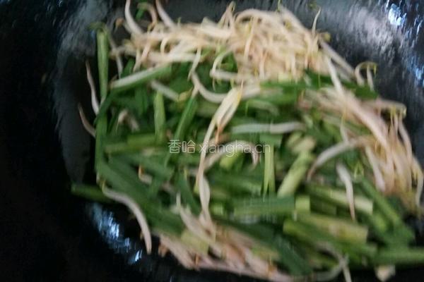绿豆芽炒韭菜的做法图解8