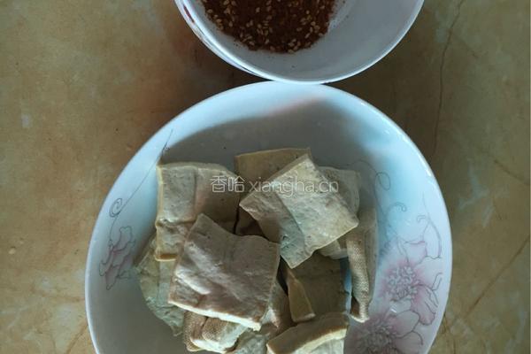 油炸青岩豆腐的做法图解1