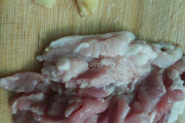 海鲜菇滑肉汤的做法图解1