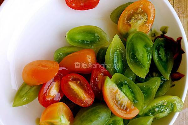 彩色圣女果炒鸡蛋的做法图解2