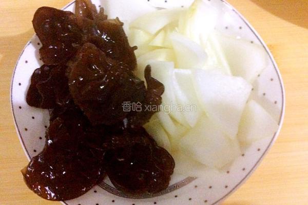 清炒西瓜皮的做法图解3