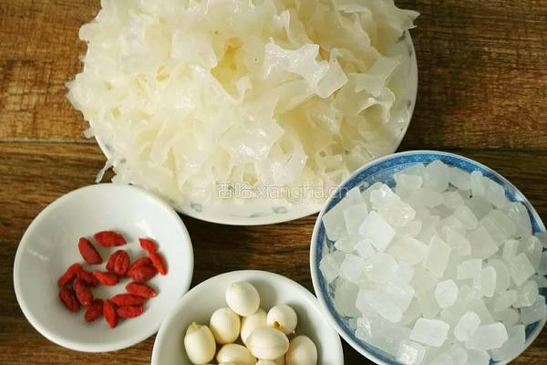 冰糖银耳莲子羮的做法图解4