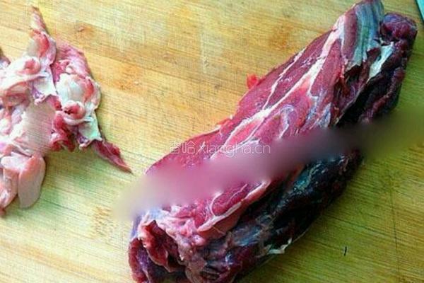卤牛肉的做法图解1
