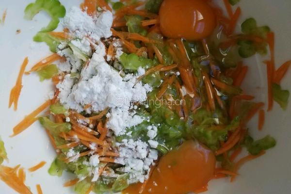 苦瓜胡萝卜鸡蛋饼的做法图解4