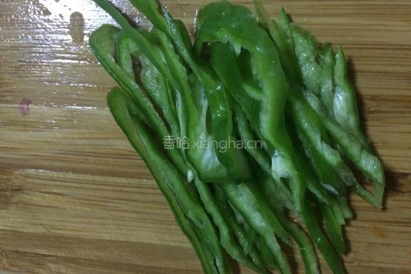 胡萝卜炒绿豆芽的做法图解3