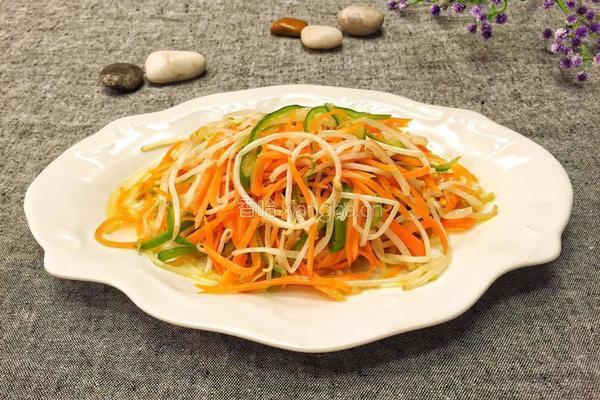 胡萝卜炒绿豆芽的做法图解8
