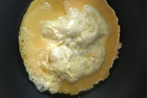 彩椒海鲜菇炒鸡蛋的做法图解4