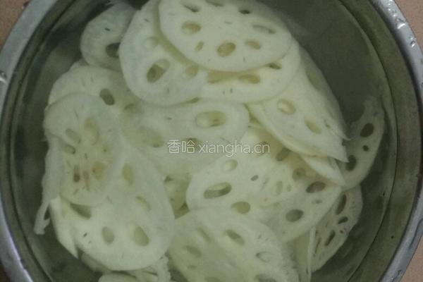 肉片炒莲藕的做法图解1