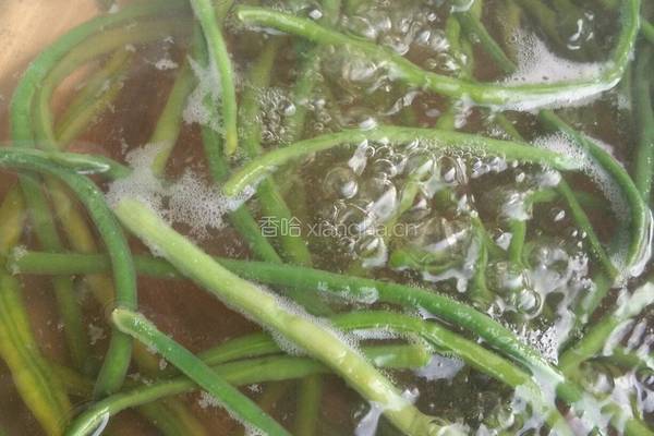 拌豇豆的做法图解1