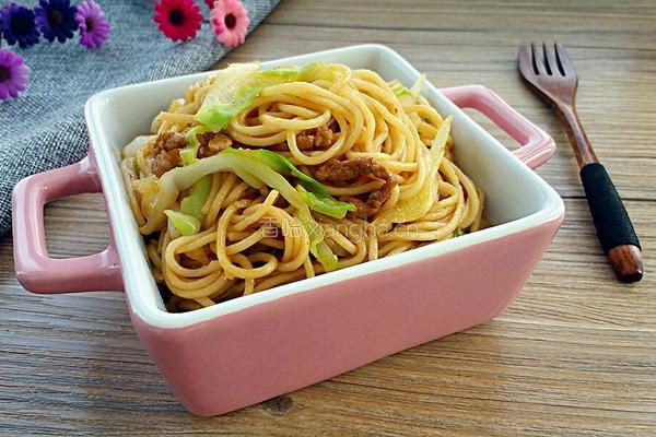肉丝卷心菜炒面的做法图解8