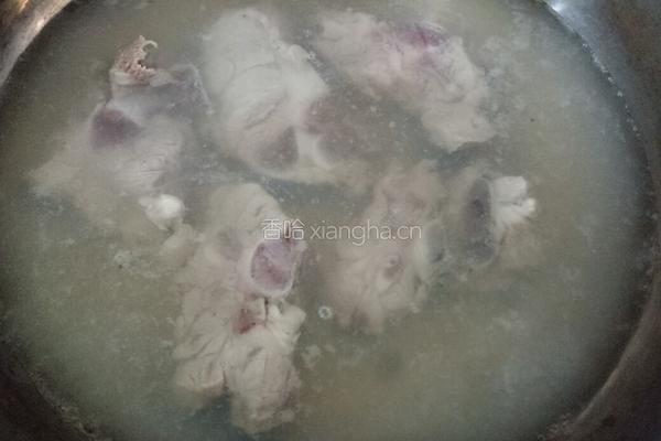 白萝卜瑶柱猪骨汤的做法图解3