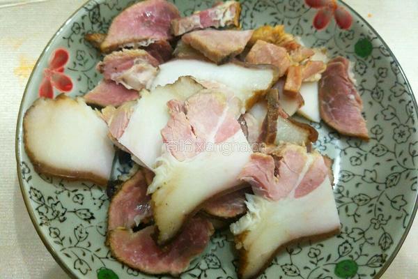 彩椒炒腊肉的做法图解2