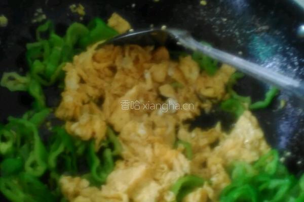 鸡蛋炒辣椒的做法图解7