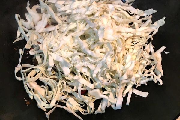 梅干菜炒卷心菜的做法图解4