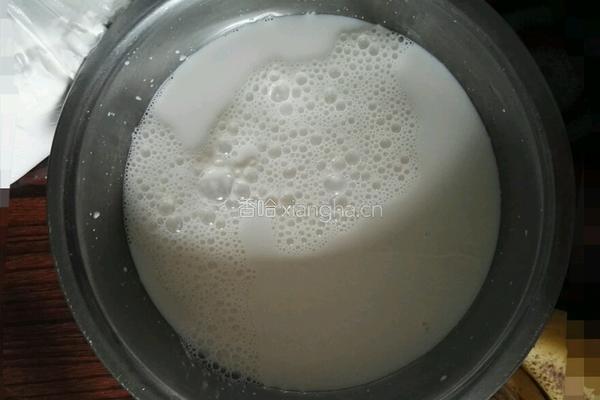 水果牛奶煎饼的做法图解2
