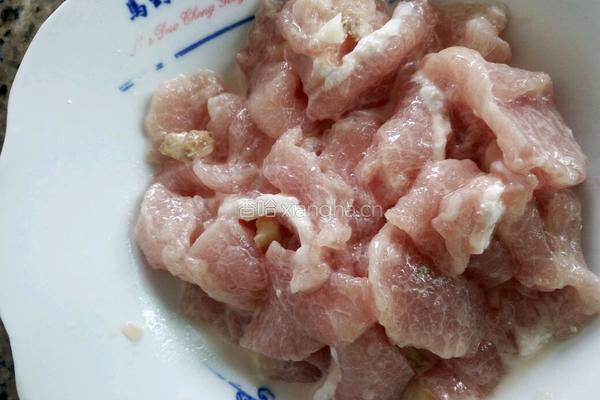 白菜溜肉片的做法图解2